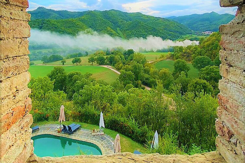 finestra con vista piscina